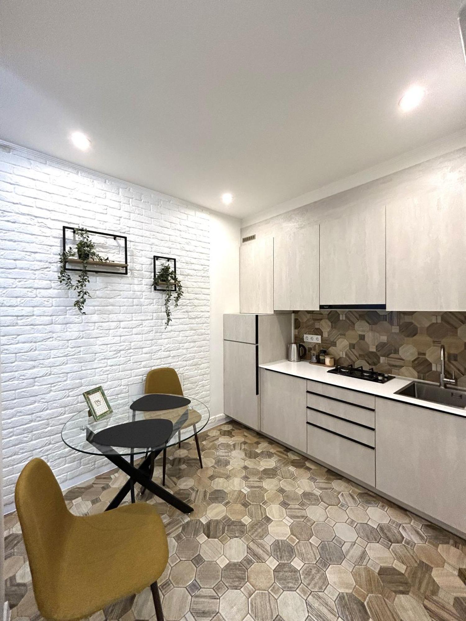 Modern Apartment, 100M To Opera Lviv Exteriör bild