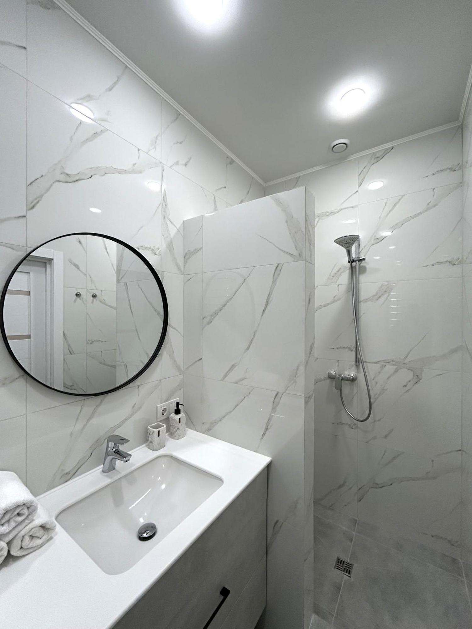 Modern Apartment, 100M To Opera Lviv Exteriör bild